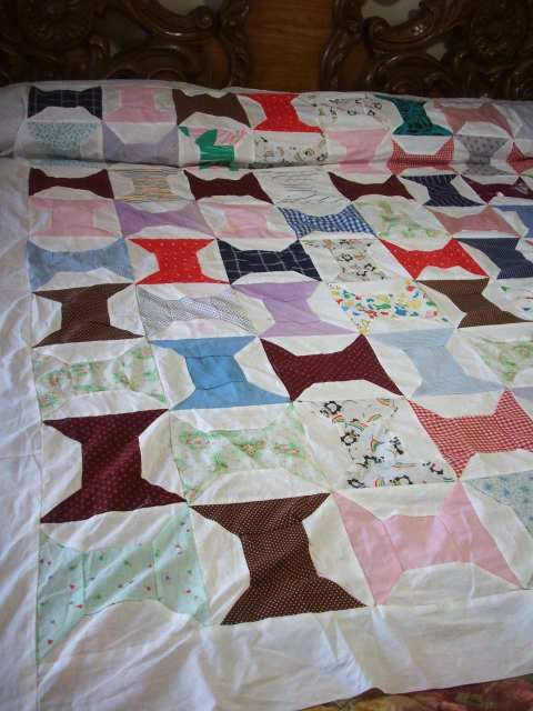 Auctions for Linens or Quilts or Characters Items .