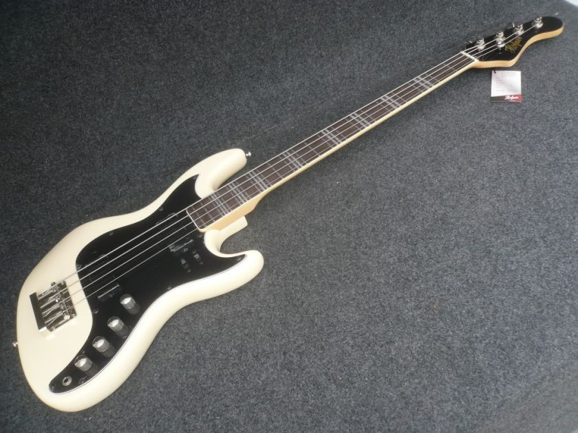 The H185 Bass is a faithful reissue of a long (34) scale Hofner bass 