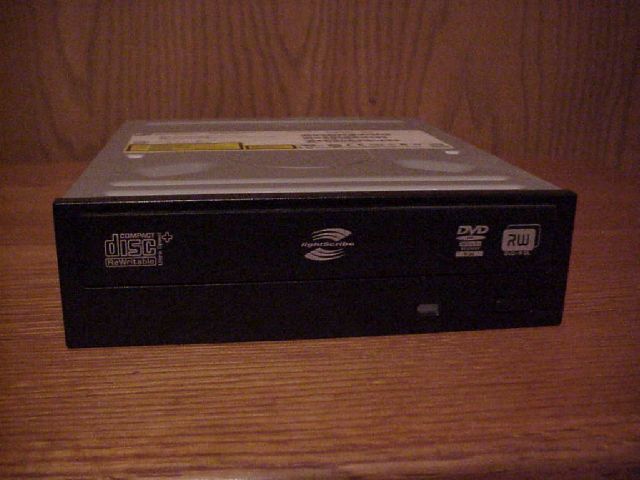 HITACHI COMPUTER DVD WRITABLE / CD RW DRIVE MODEL # GSA H30L  