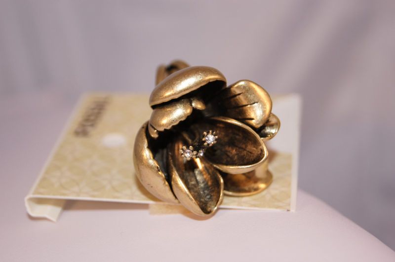 NWT $38 Fossil Brand Gold Posey Flower Large Ring 8 NWT  