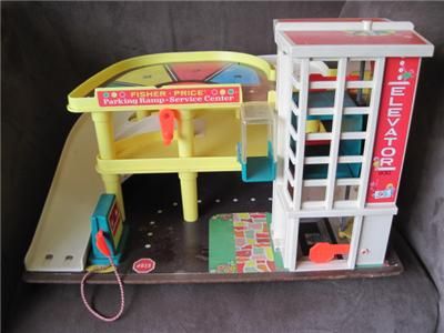 Vintage FiSHER PRICE CAR Parking GARAGE Ramp Service Center~No 930 