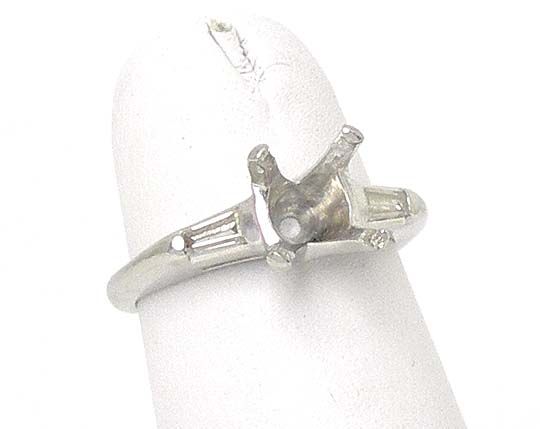 FINE VINTAGE PLATINUM DIAMONDS SOLITAIRE MOUNTING RING  