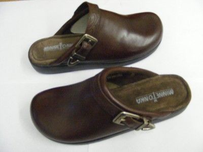 MINNETONKA WOMENS 6032 DARK BROWN LEATHER SIDE BUCKLE SLIP ON CLOG 