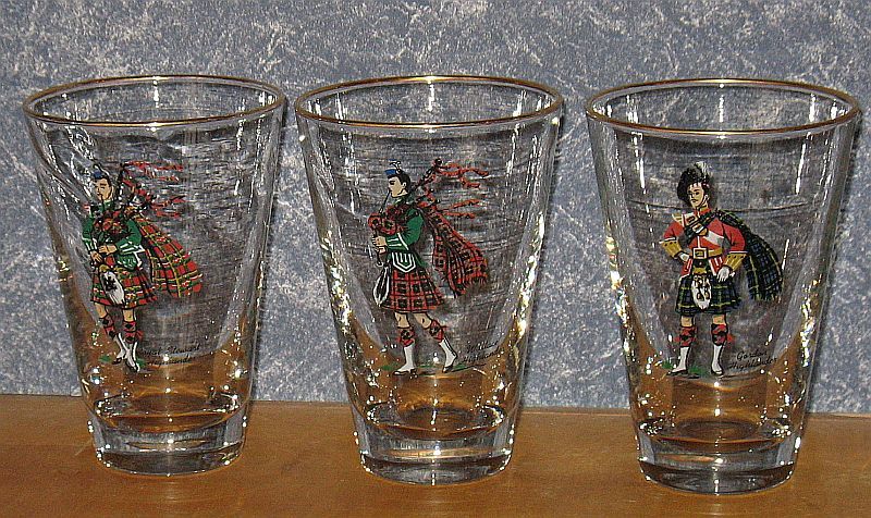   Scottish Highlander Clansmen Kilts Bagpipes Cocktail Glasses  