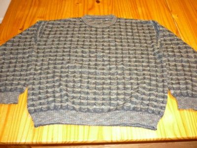 Jhane Barnes crew neck sweater size adult Medium M NICE  