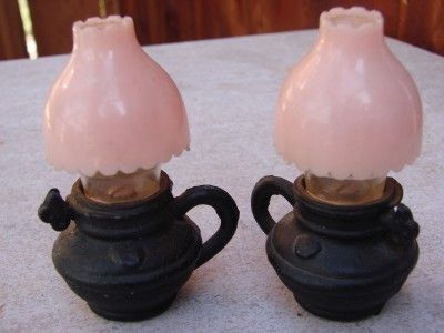 VINTAGE TINY LAMPS NOVELTY SALT & PEPPER SHAKERS  