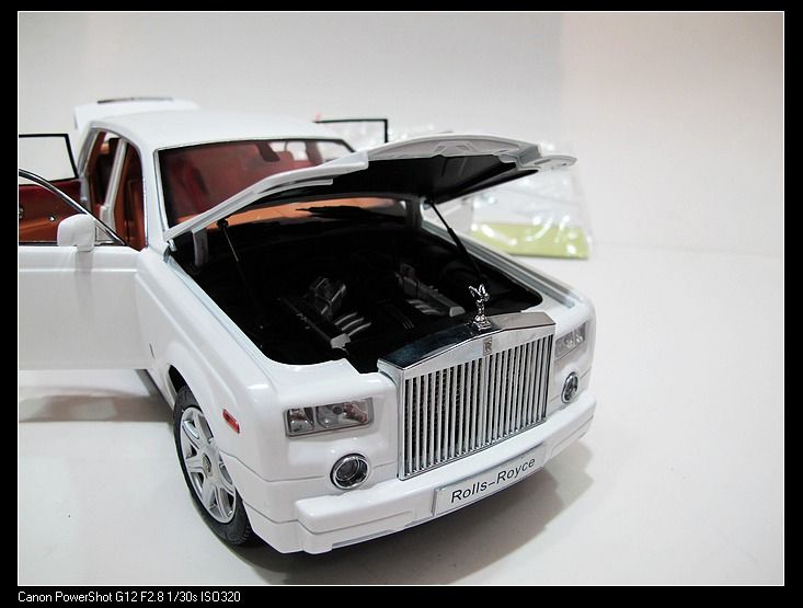   18 ROLLS ROYCE Phantom Die Cast W/Certificate White Color  