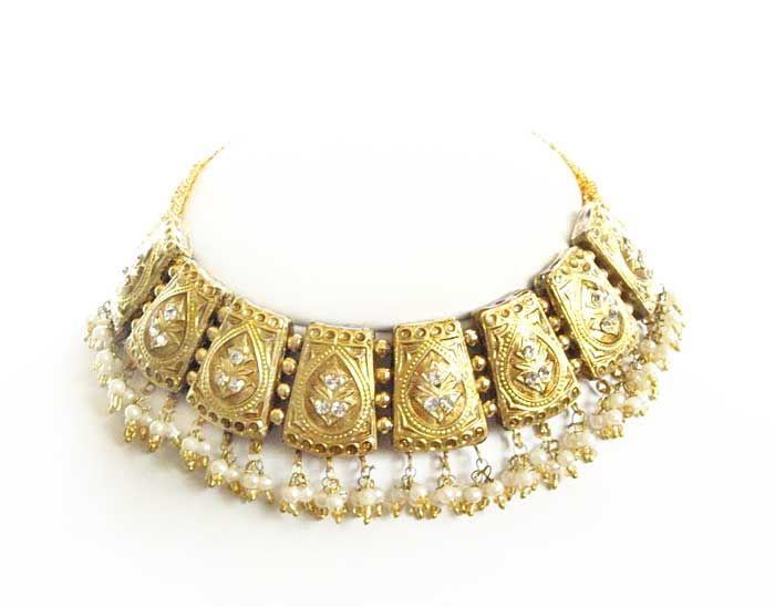 This lakh necklace and earrings set comes from the Rajasthan area of 