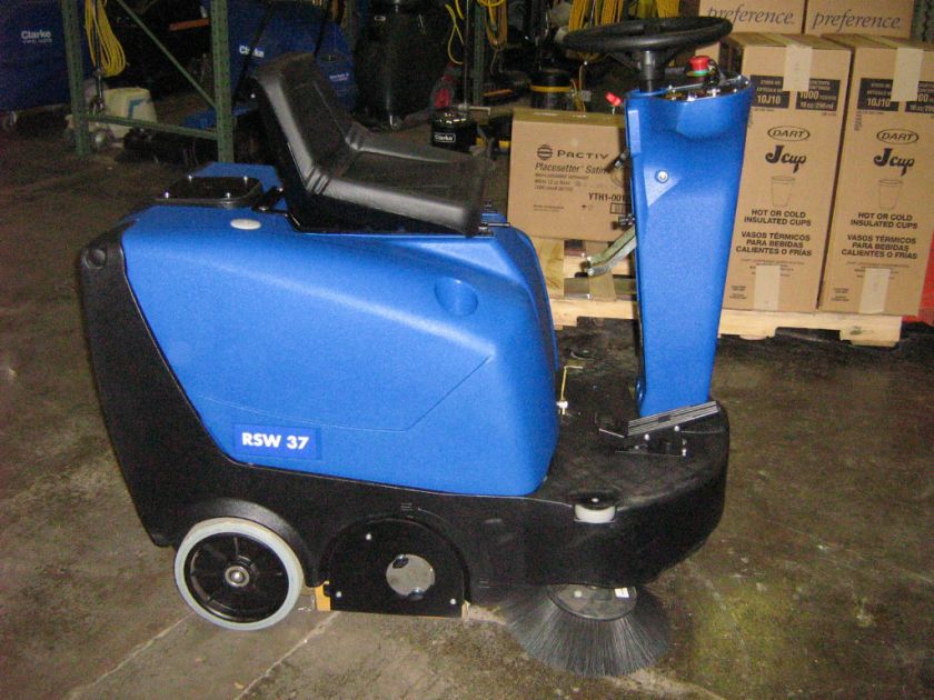 Clarke Focus Rider Floor Scrubber (Autoscrubber Rider)   Refurbished 