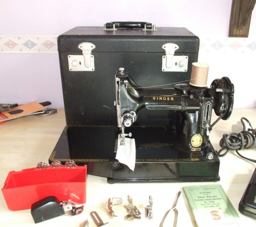 RARE SINGER 221K FEATHERWEIGHT SEWING MACHINE  