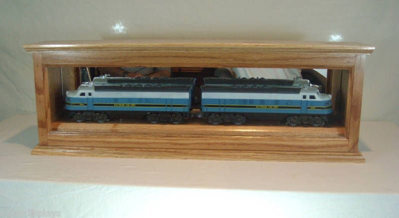 27 O Gauge Lionel Framed Display Case   Solid Oak  