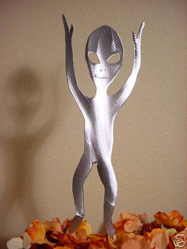 ALIEN ROSWELL UFO METAL LAWN ORNAMENT YARD ART GARDEN DECOR STAKE 