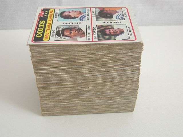   lot of 1981 topps vintage nfl football trading cards this assortment