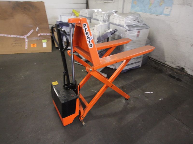 Presto Lifts, 32 Height, 2200 Lb Capacity, Less Than One Hour Use New 